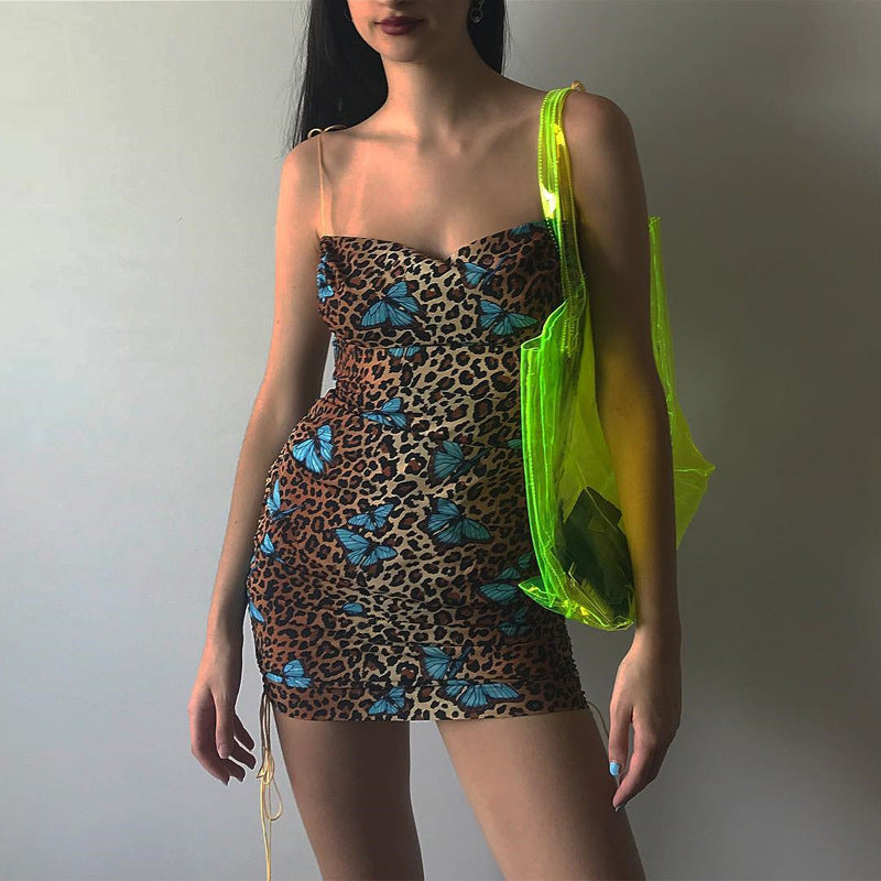 Vestido con falda tubo y cordones con estampado de leopardo y mariposas